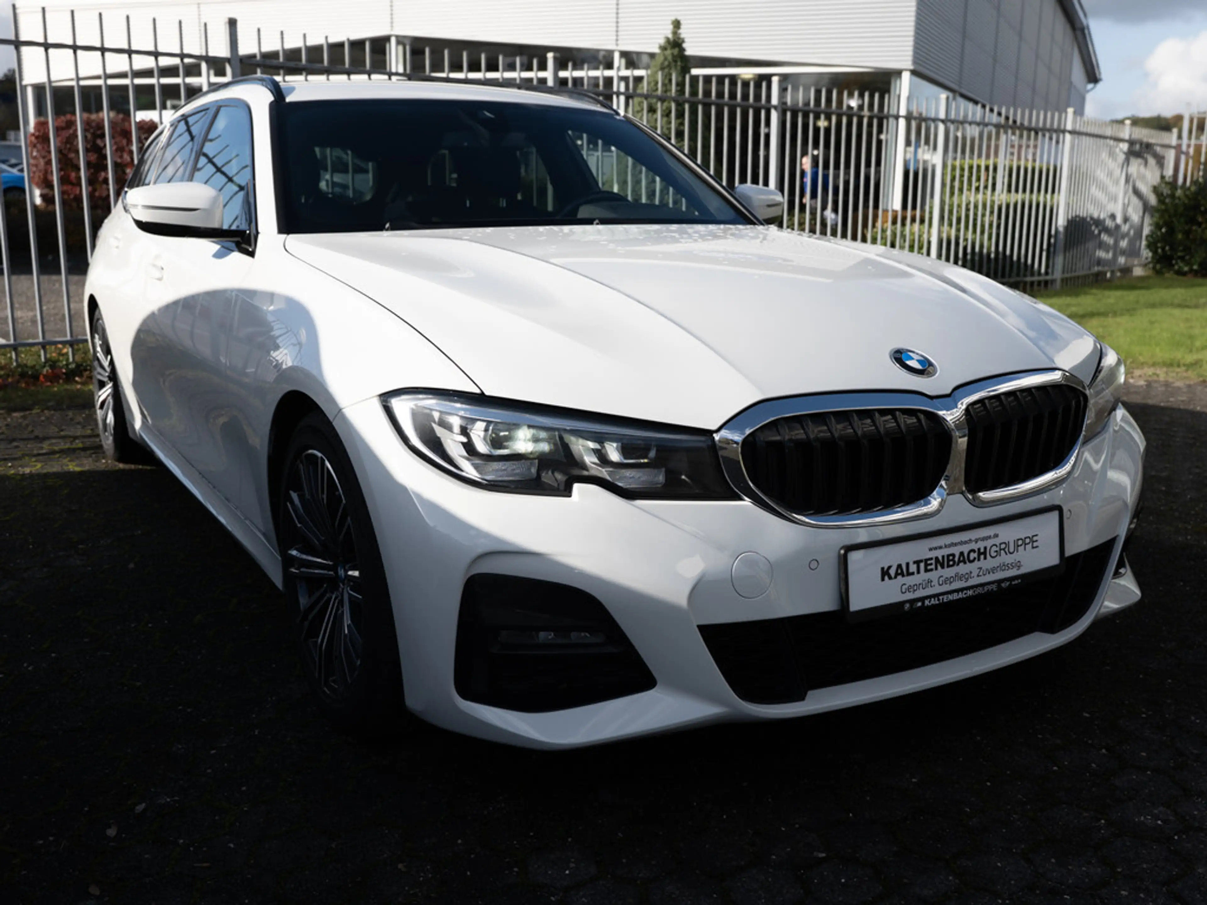 BMW 320 d Touring M-Sport AHK LED NAVI SHZ PDC — photo 5