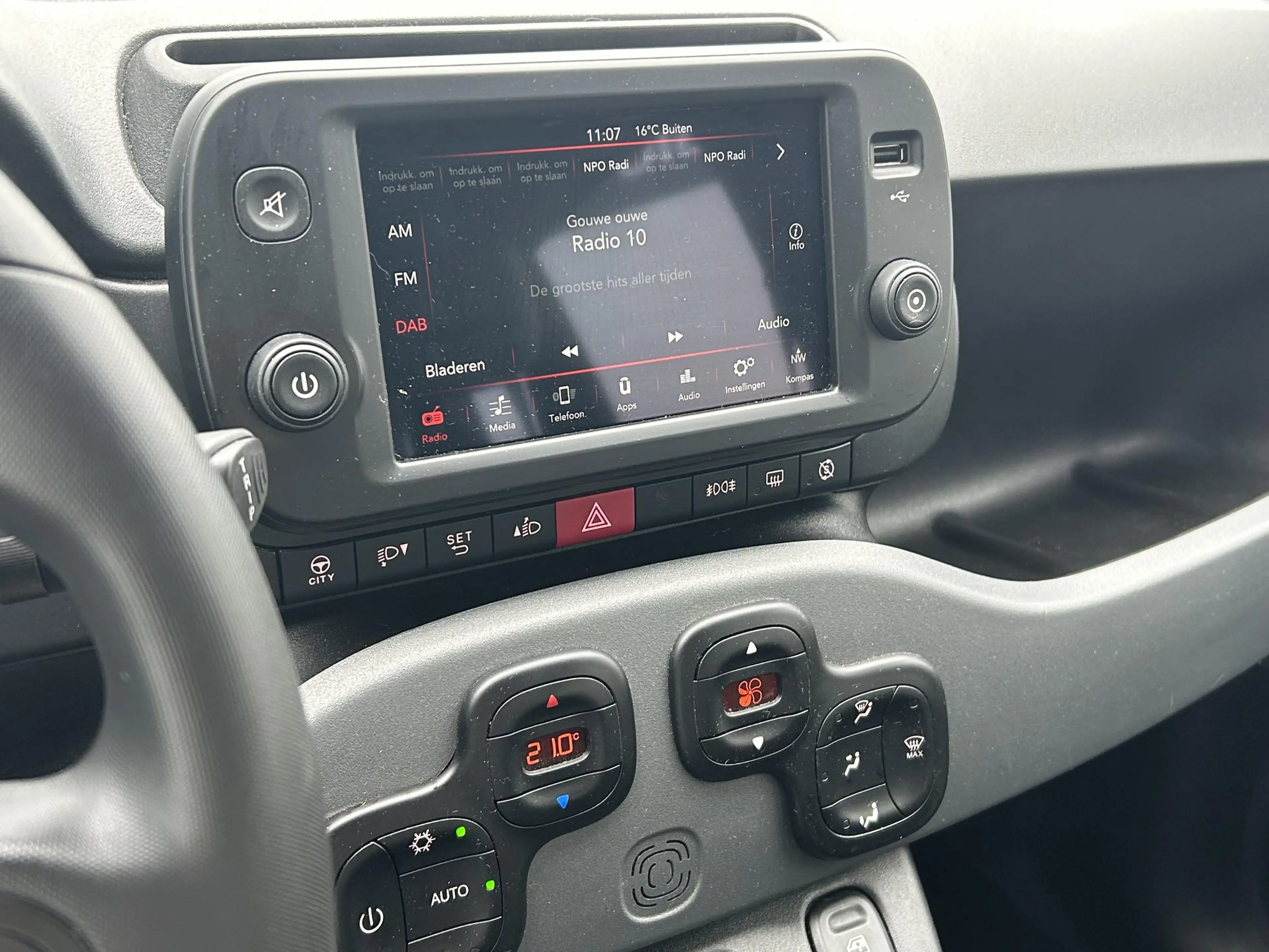 Fiat Panda 1.0 Hybrid Sport | Carplay | Climate Control | His — photo 25