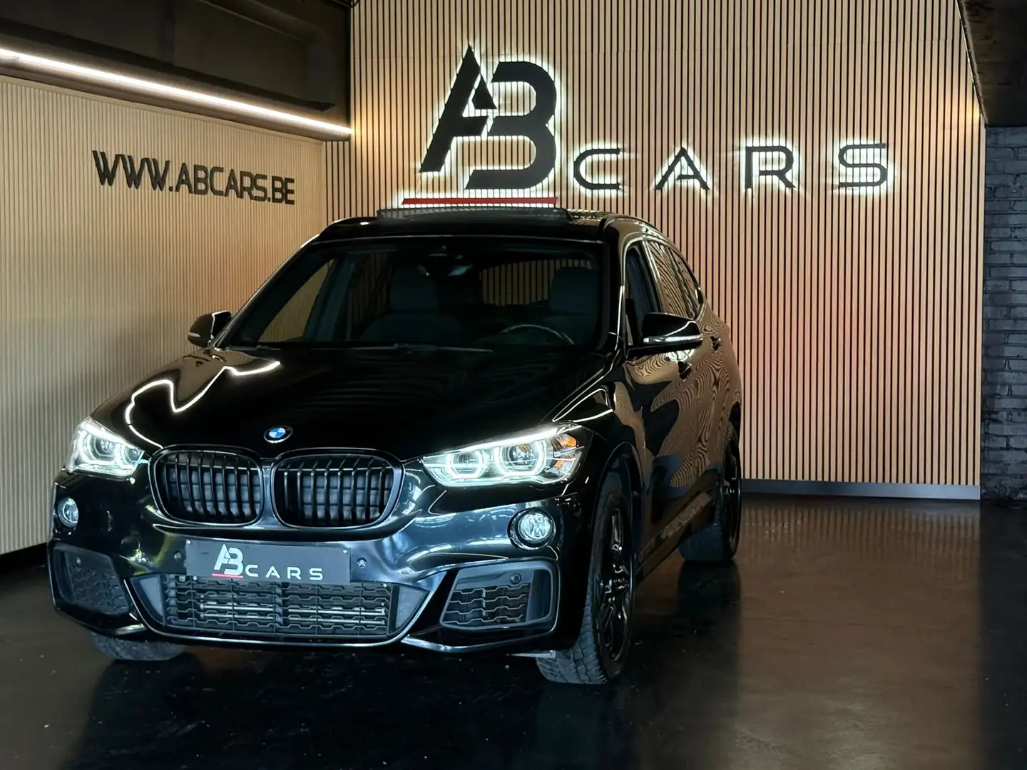 BMW X1 1.5i sDrive18 * PACK M * 1ER PROP * GAR 12 MOIS * Zwart - 2