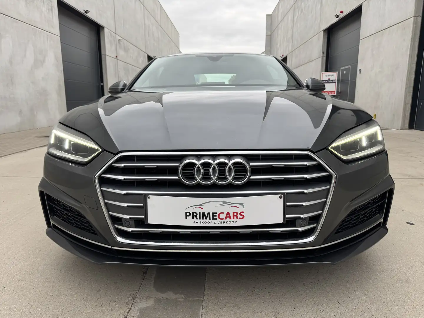 Audi A5 A5 Coupe 2.0 TDI S Line Grijs - 2