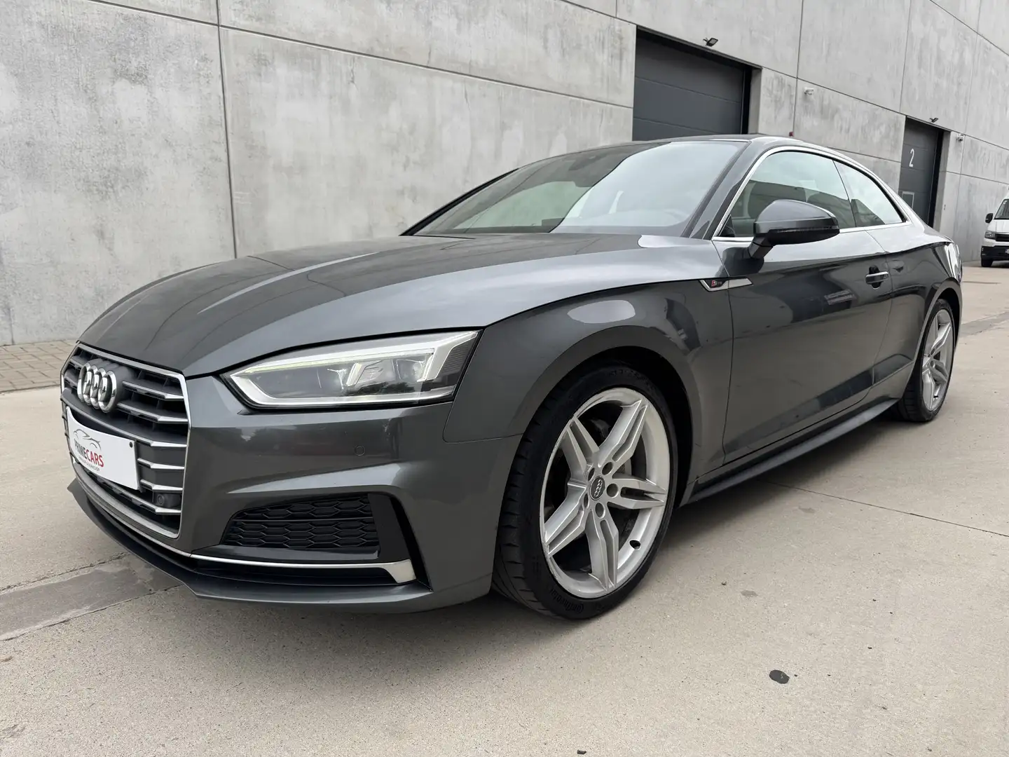 Audi A5 A5 Coupe 2.0 TDI S Line Grijs - 1