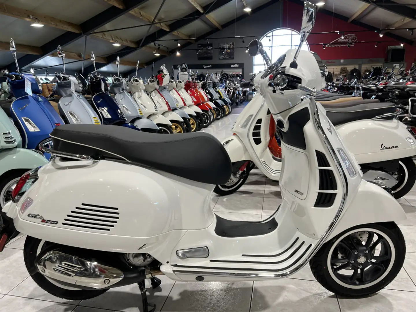 Vespa GTS Super 310 Wit - 1