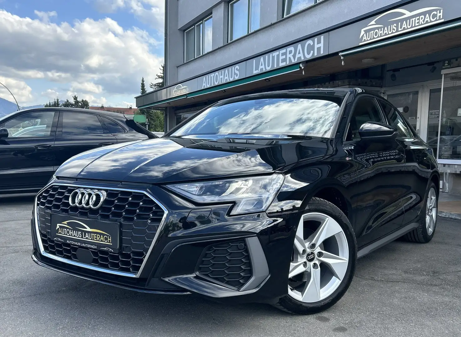 Audi A3 30 TDI Limousine *S-LINE *SHZ *APP *NAVI *1.HAND Schwarz - 1