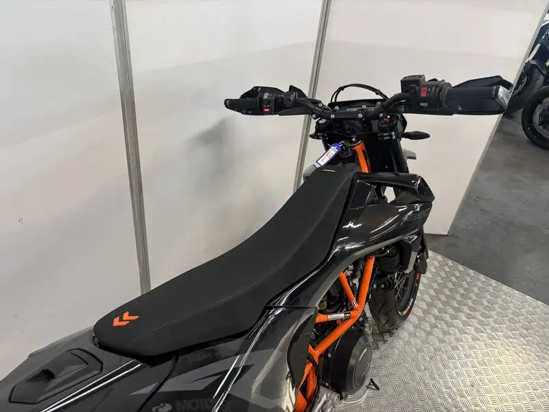 KTM 690 SMC R - foto 4