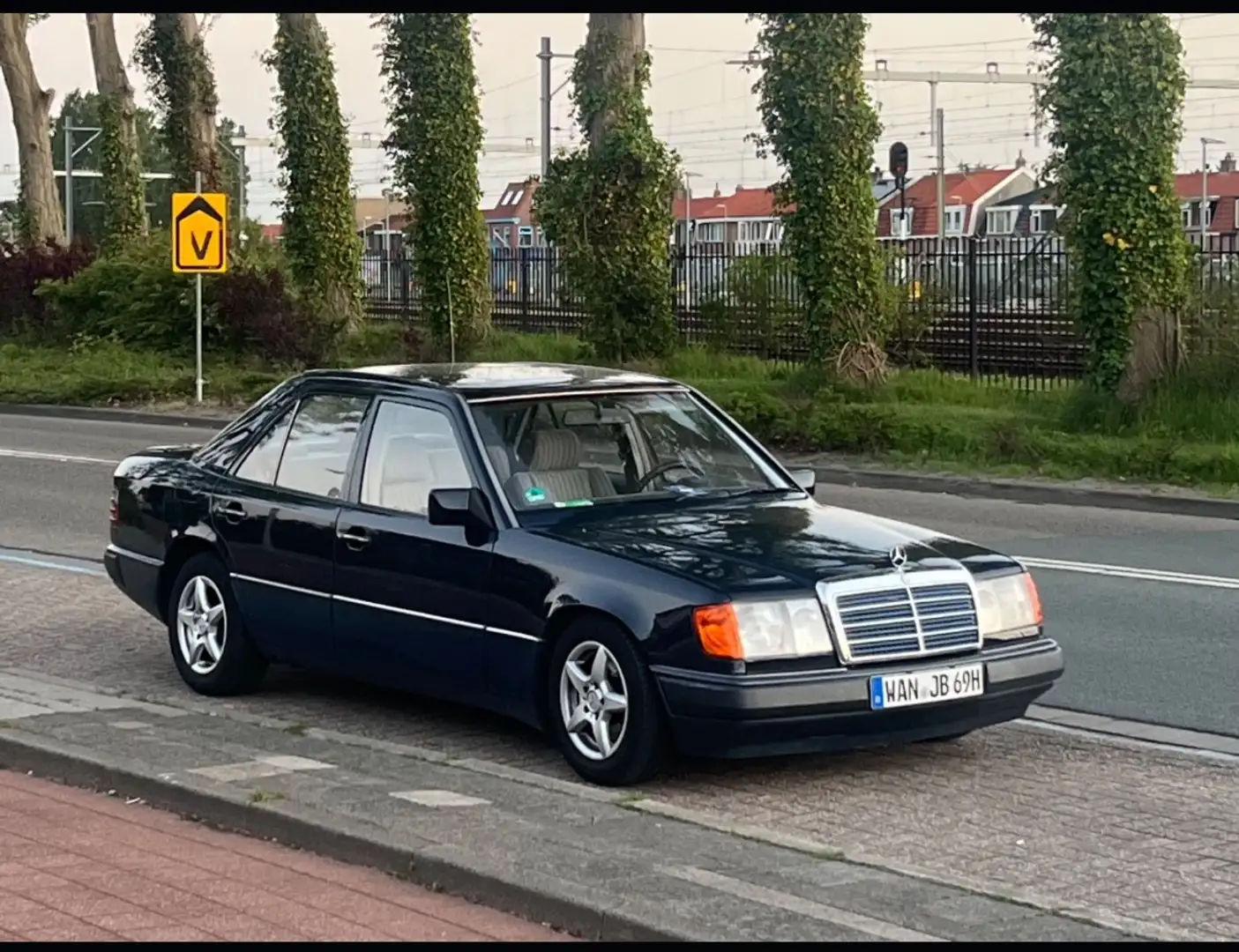 Mercedes-Benz Baureihe 124 260 E (124.026) - 1