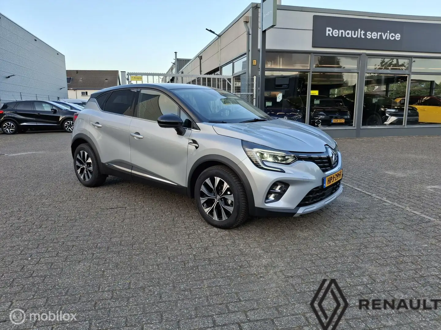 Renault Captur 1.3 mild hybrid 140 techno Grijs - 1