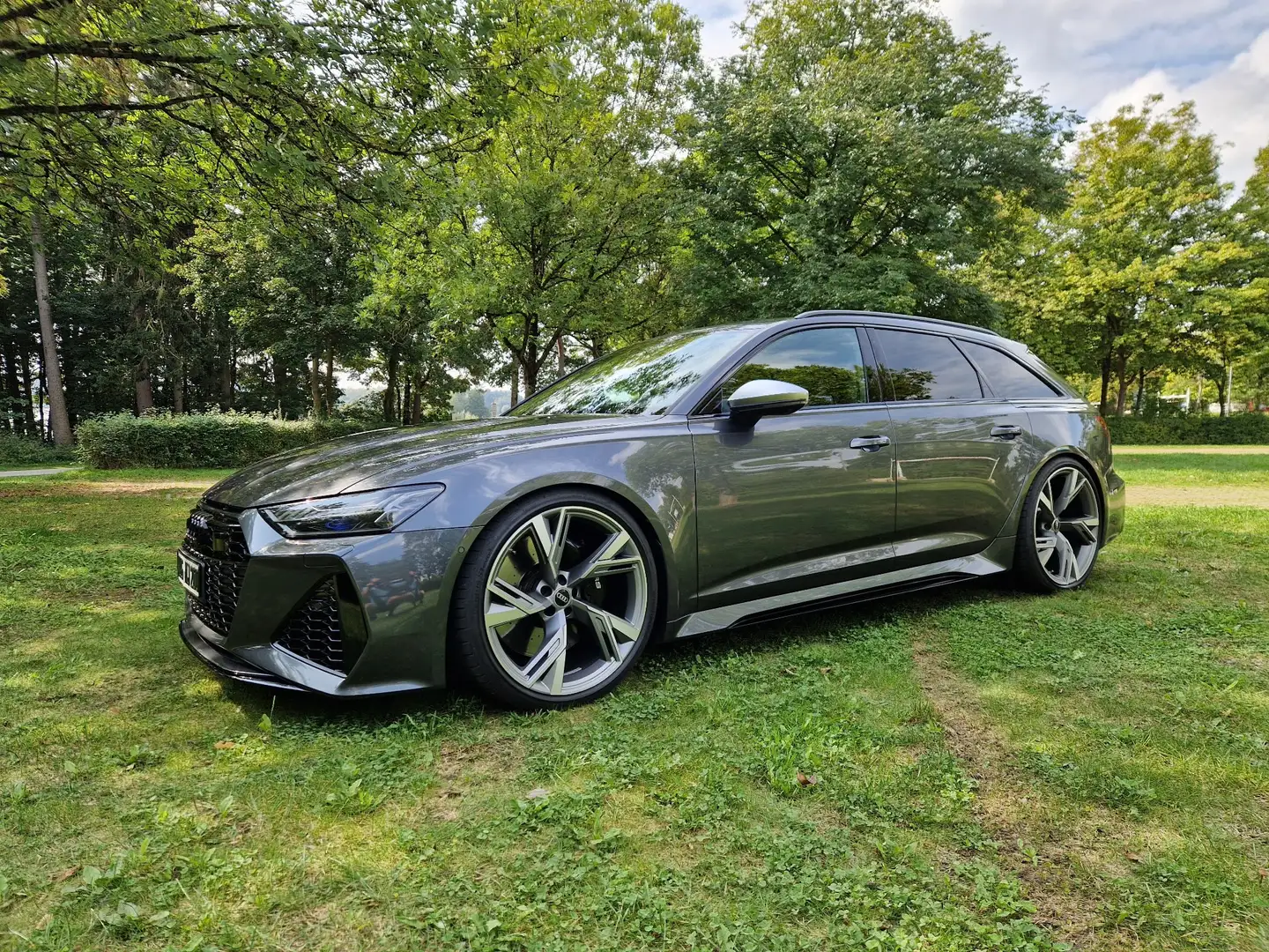 Audi RS6 Avant 4.0 TFSI quattro tiptronic Grau - 2