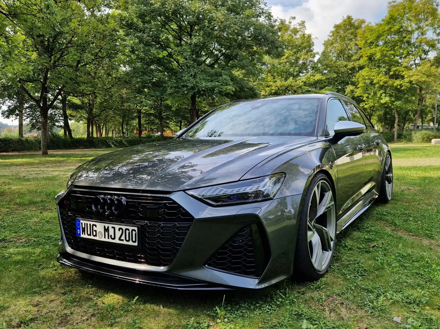 Audi RS6 Avant 4.0 TFSI quattro tiptronic Grau - 1