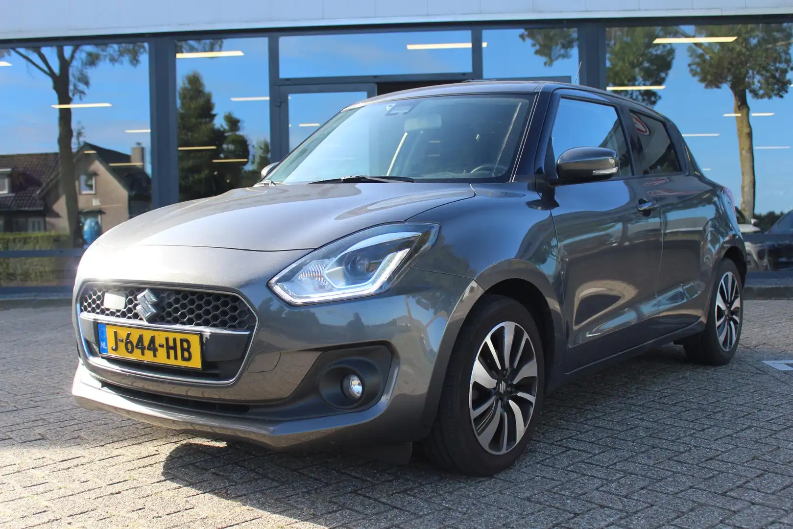 Suzuki Swift 1.2 Stijl Smart Hybrid Grijs - 2