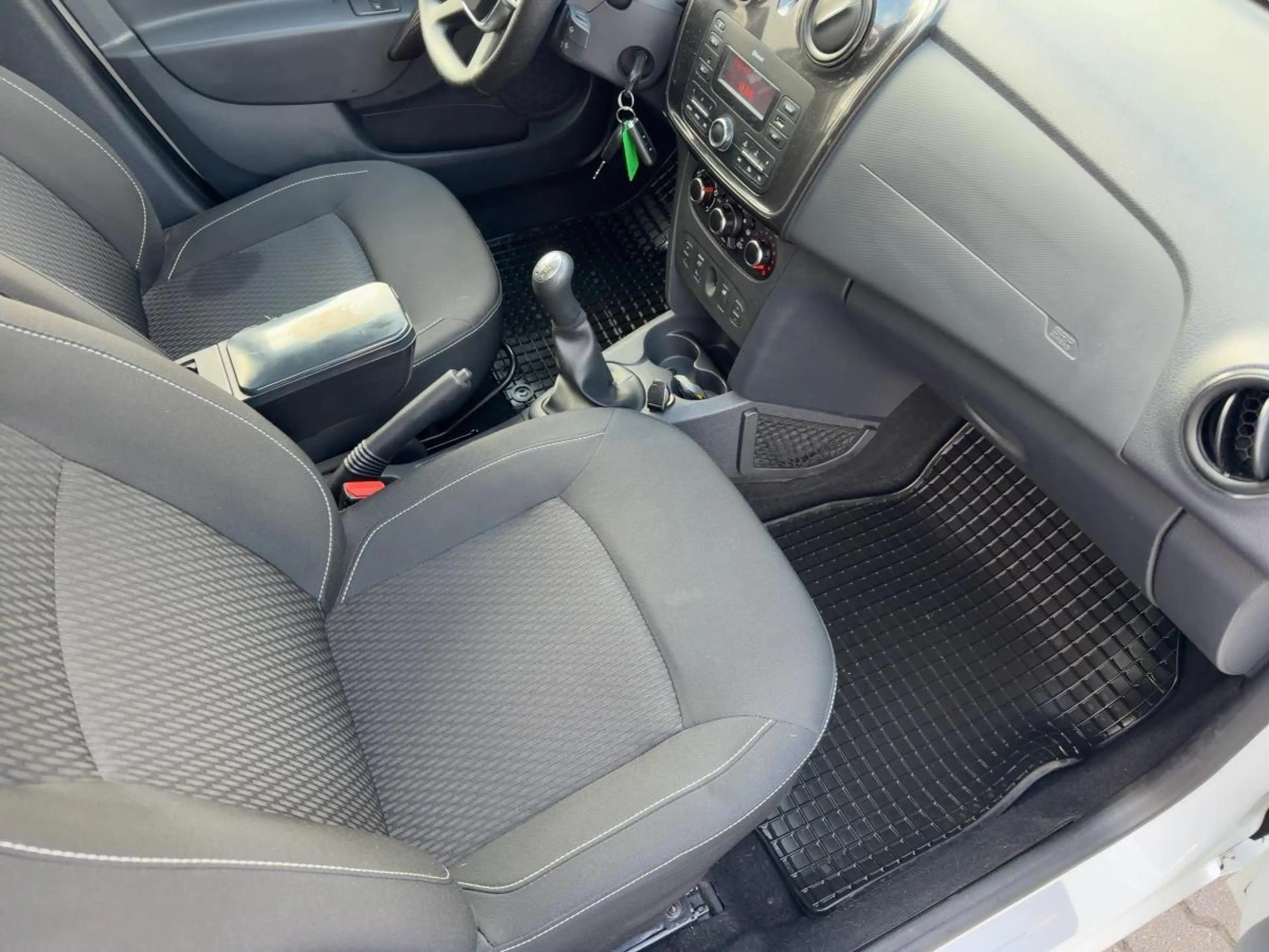 Dacia Logan TCe90 Comfort WINTERRÄDER/STANDHEIZUNG — photo 11