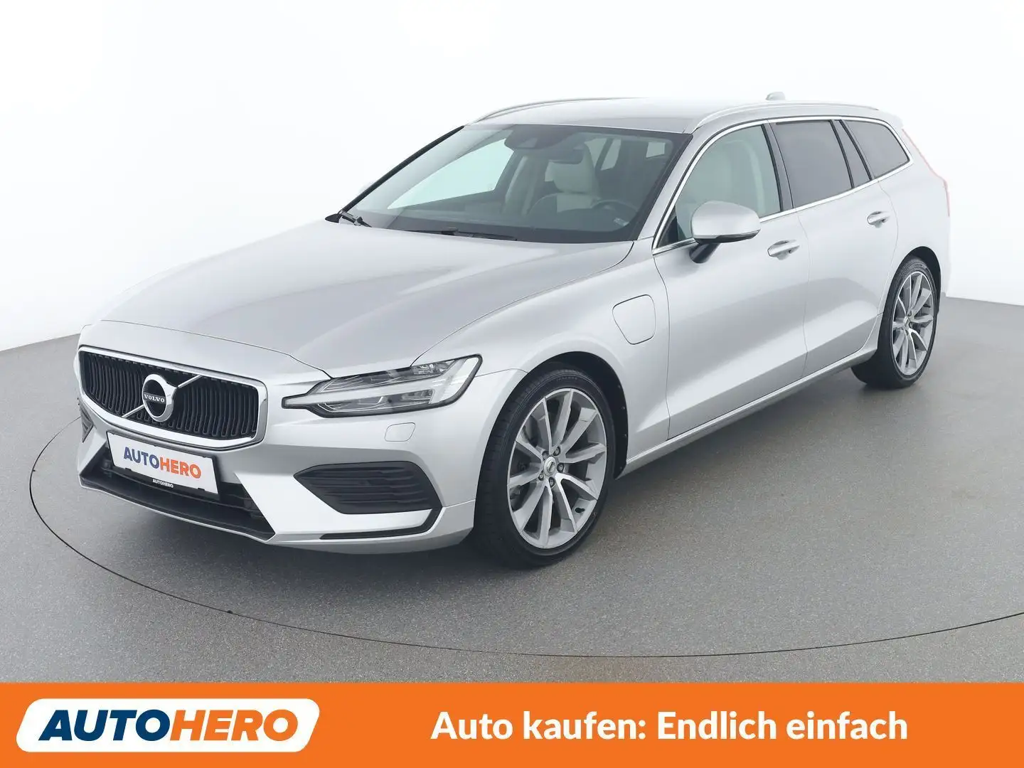 Volvo V60 2.0 T6 Plug-in Hybrid Momentum Pro AWD Silber - 1