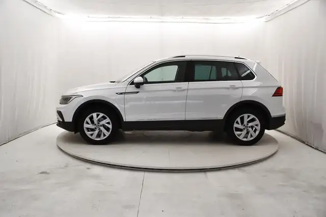 Volkswagen Tiguan view 2