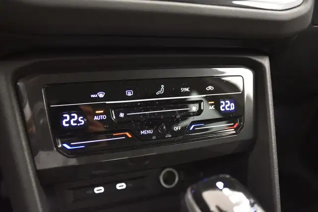 Volkswagen Tiguan view 11