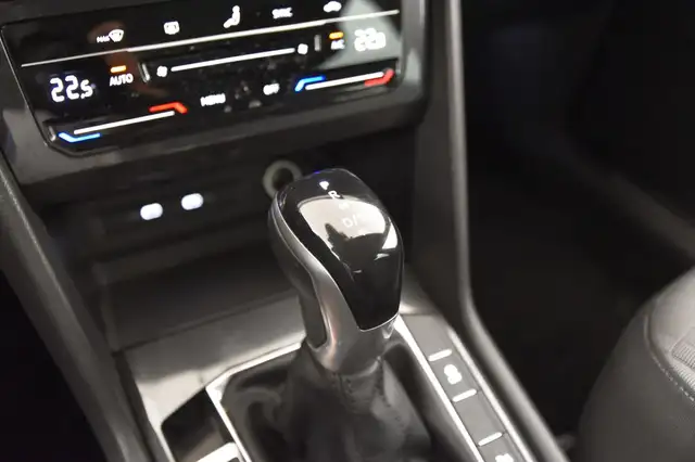 Volkswagen Tiguan view 12