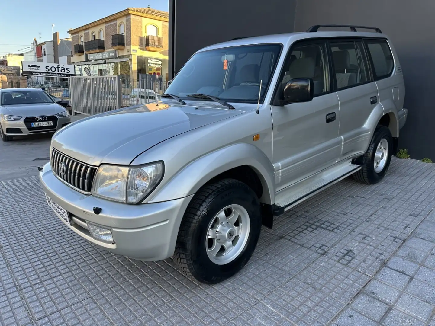 Toyota Land Cruiser 90 D4D 50 Aniversario Aut. Grey - 2
