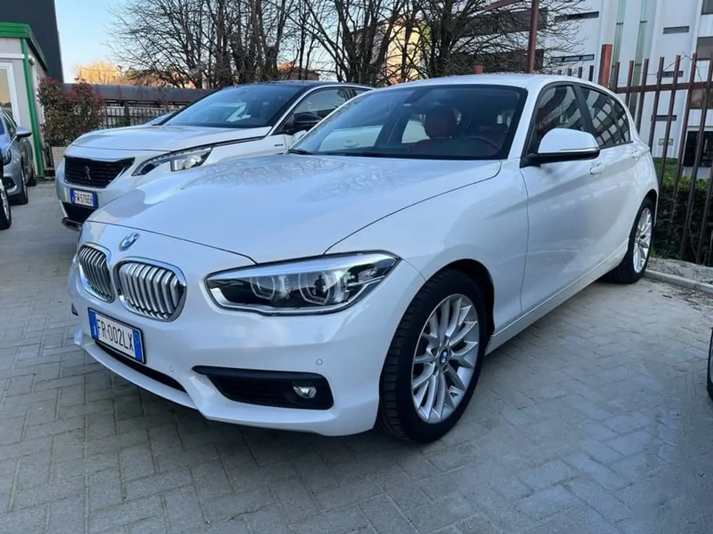 BMW 116 116d 5p. Urban Biały - 1
