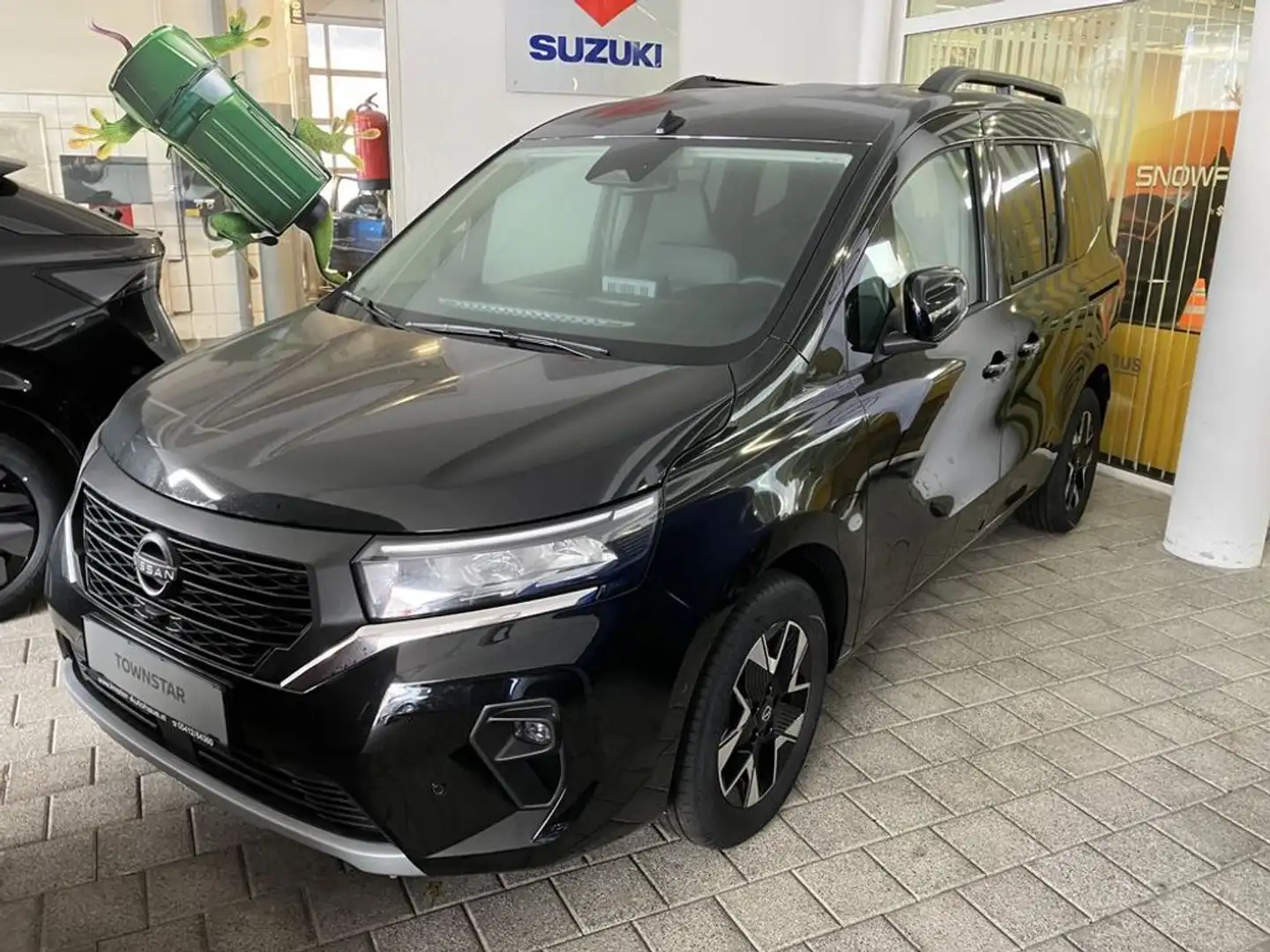 Nissan Townstar L1 DIG-T 130 Tekna 7DCT Metallic Schwarz - 2