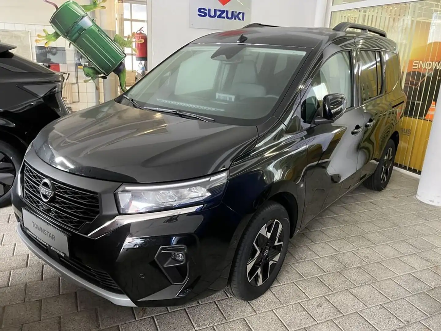 Nissan Townstar L1 DIG-T 130 Tekna 7DCT Metallic Schwarz - 1