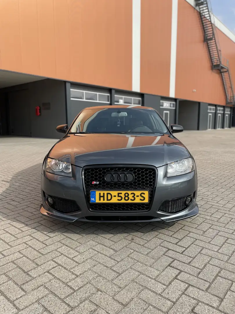 Audi A3 2.0 TFSI Ambit.P.L. DSG Grijs - 2