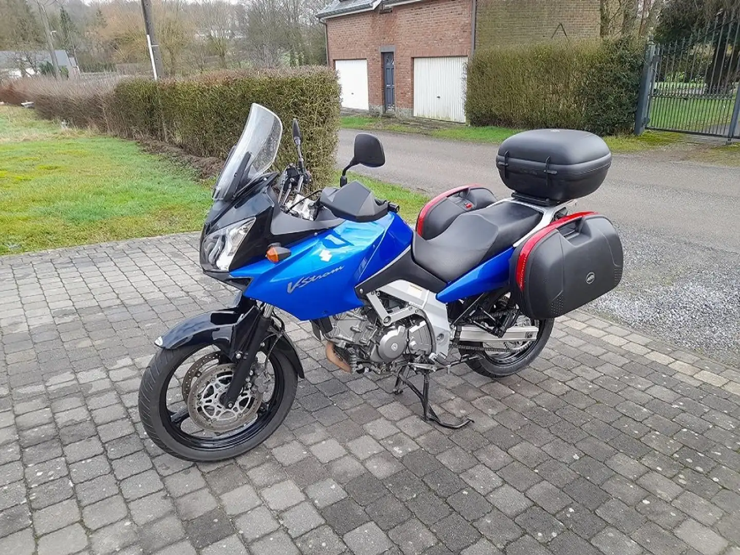 Suzuki V-Strom 650 Blauw - 2