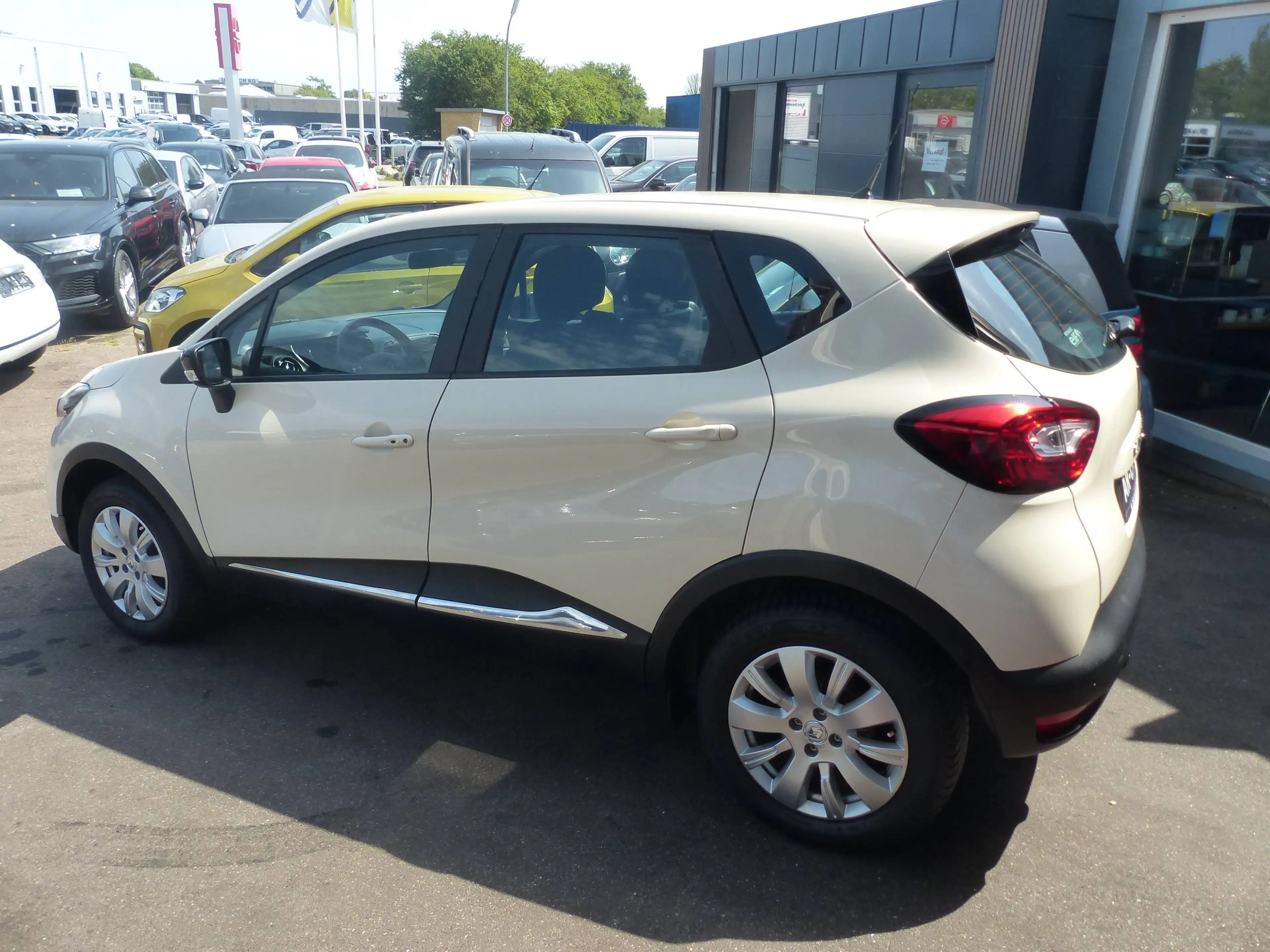 Renault Captur 0.9 Klima Navi Sitzheizung Einparkhilfe hinten Rad — photo 6