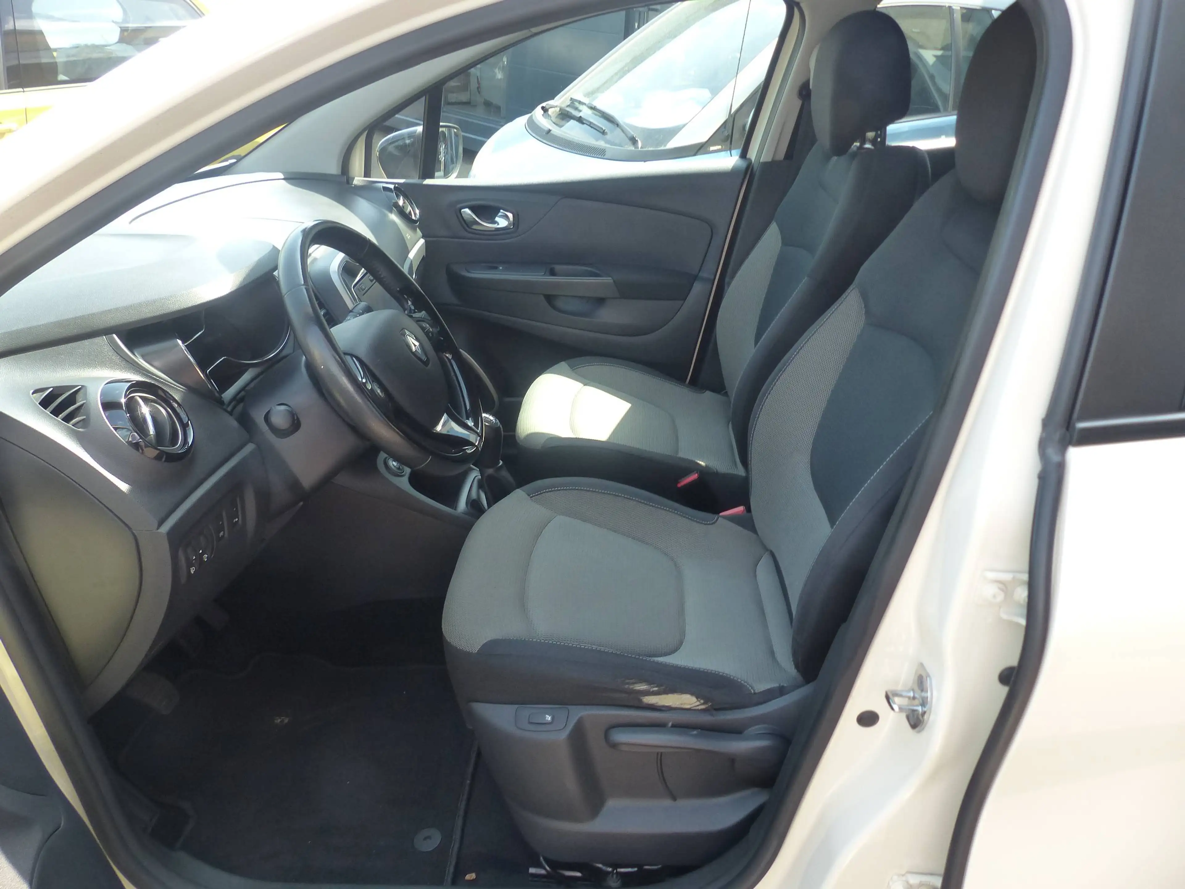 Renault Captur 0.9 Klima Navi Sitzheizung Einparkhilfe hinten Rad — photo 15