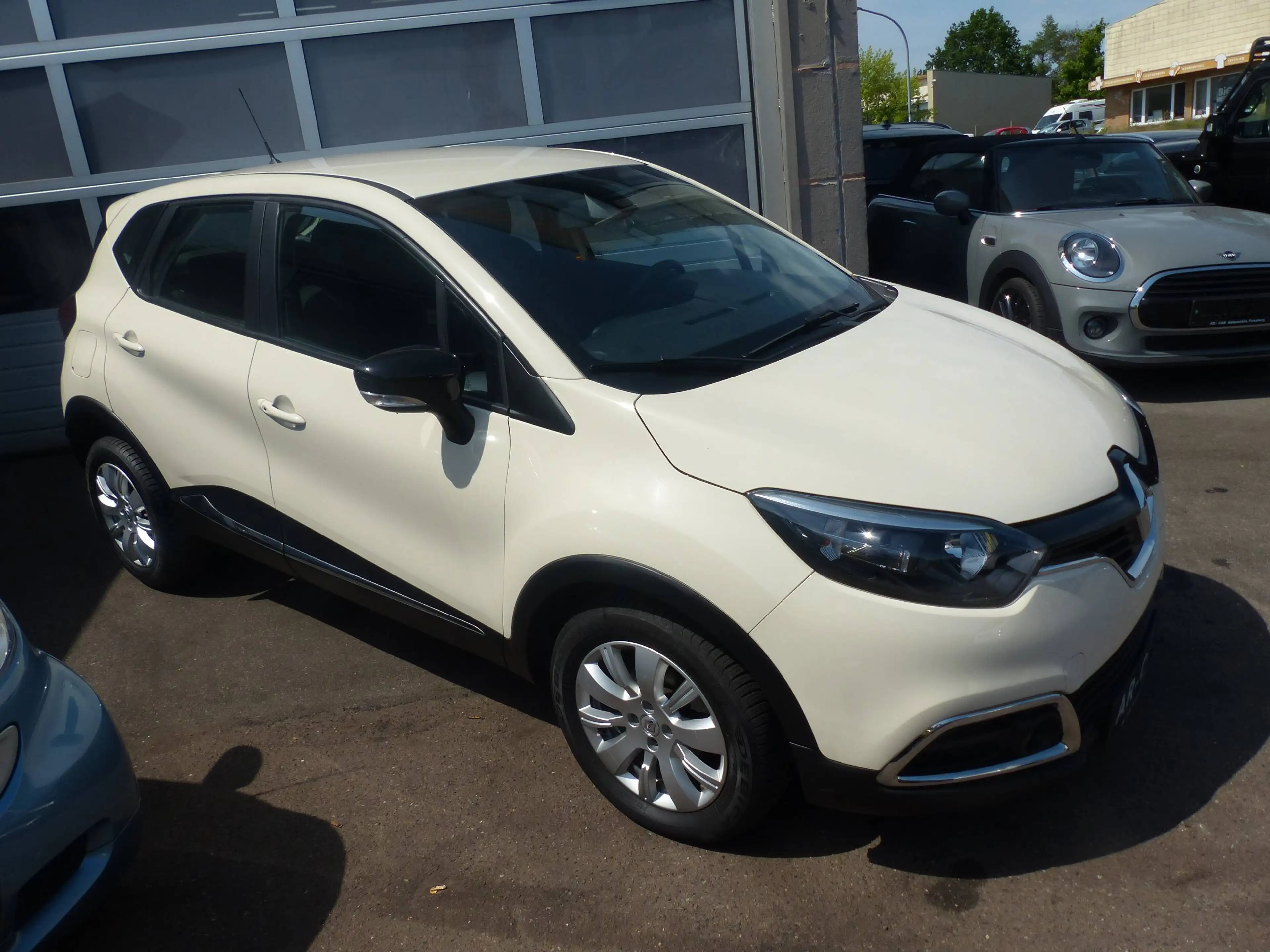 Renault Captur 0.9 Klima Navi Sitzheizung Einparkhilfe hinten Rad — photo 2