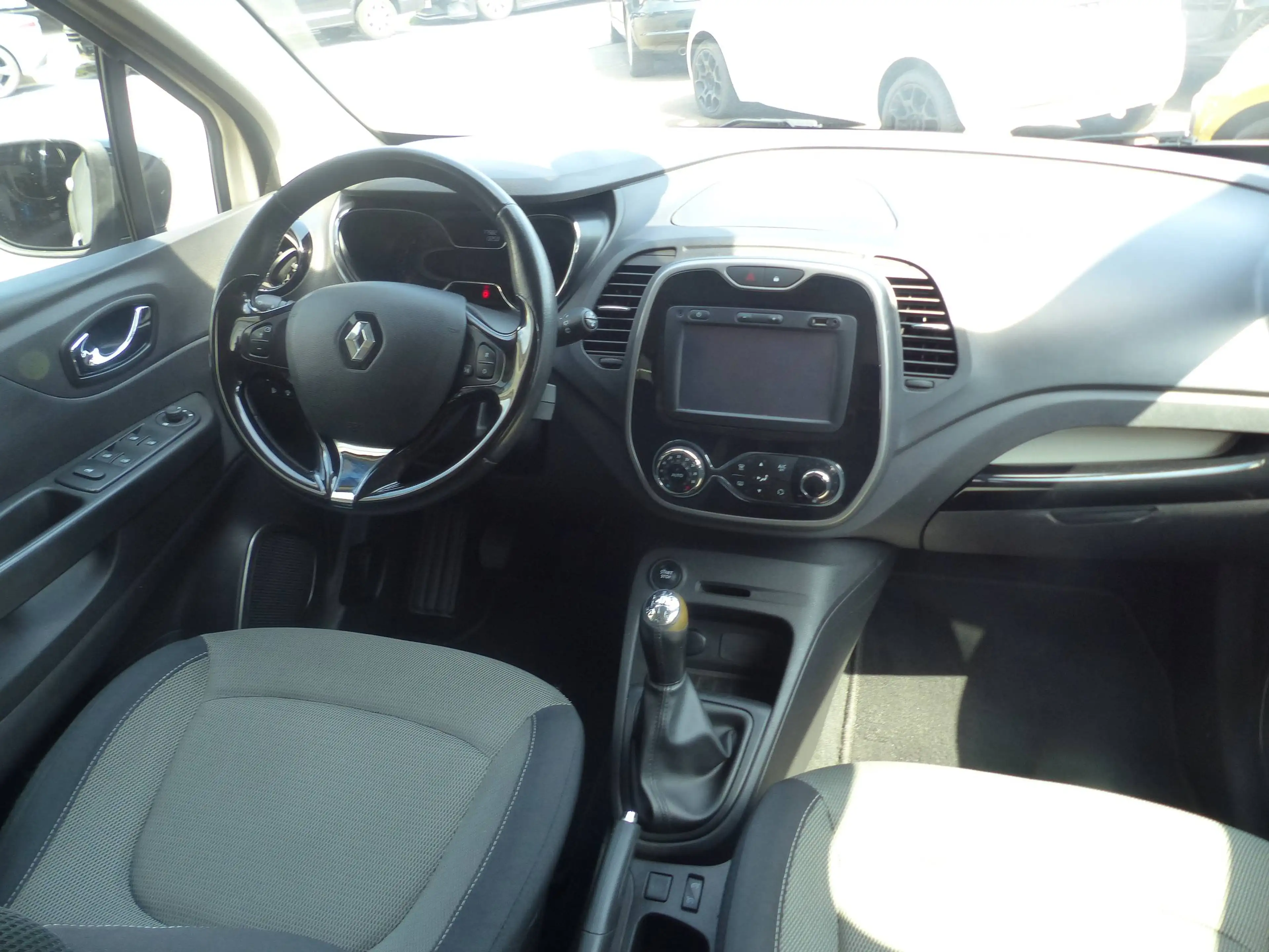 Renault Captur 0.9 Klima Navi Sitzheizung Einparkhilfe hinten Rad — photo 12