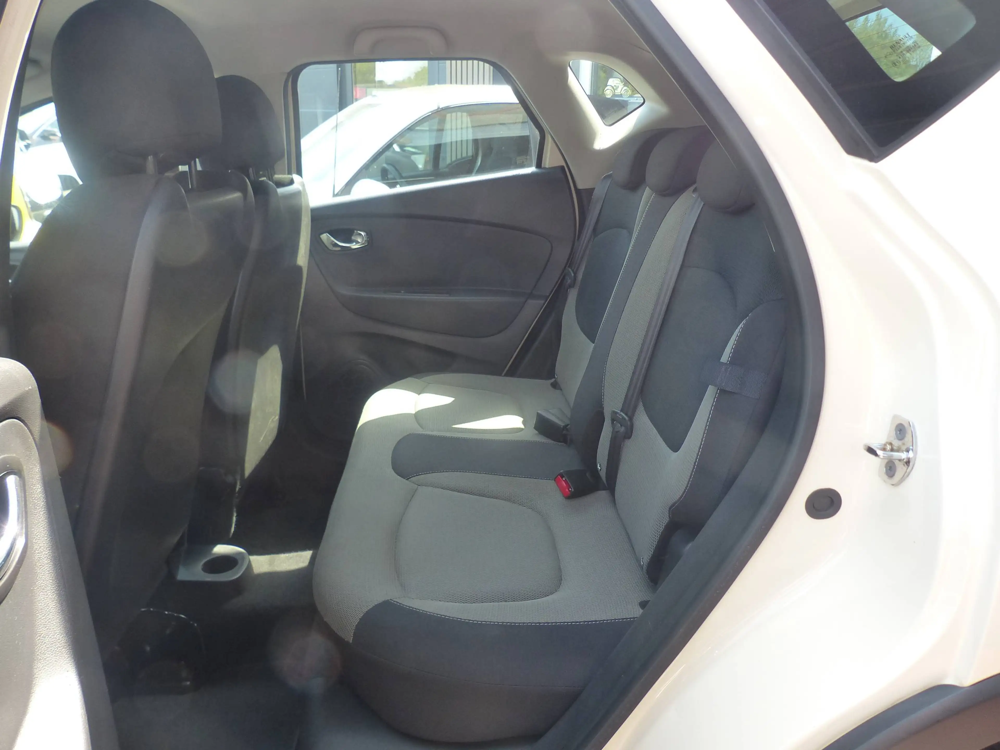 Renault Captur 0.9 Klima Navi Sitzheizung Einparkhilfe hinten Rad — photo 10