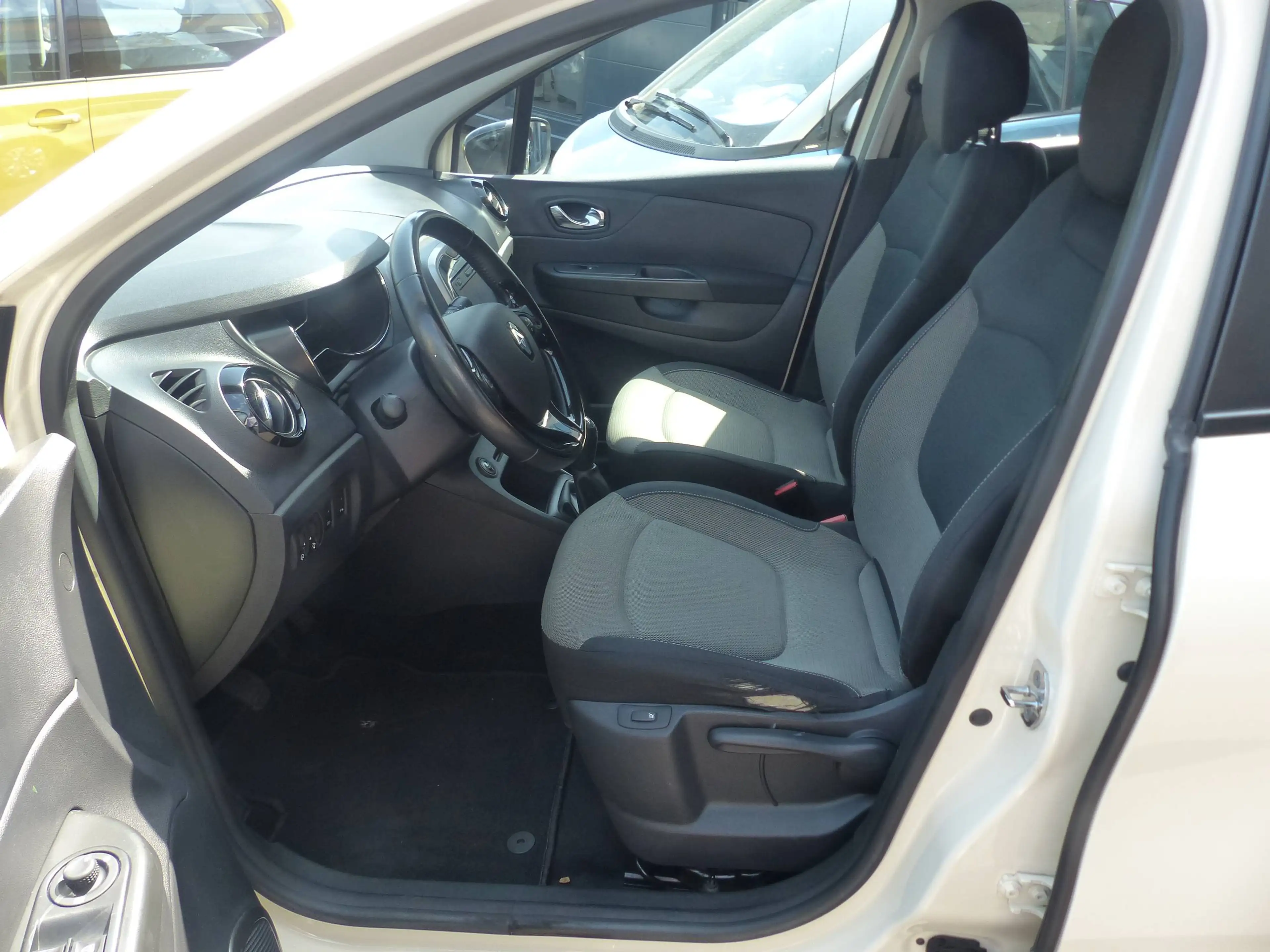 Renault Captur 0.9 Klima Navi Sitzheizung Einparkhilfe hinten Rad — photo 13