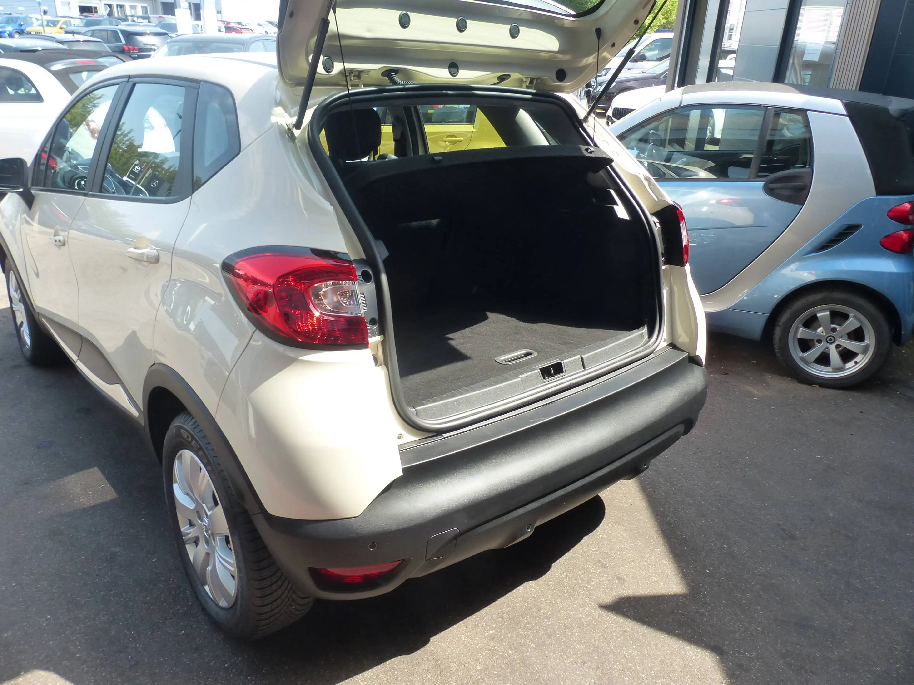 Renault Captur 0.9 Klima Navi Sitzheizung Einparkhilfe hinten Rad — photo 8