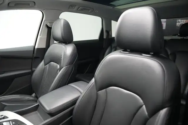 Audi Q7 view 14