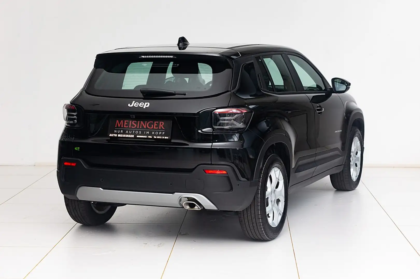 Jeep Avenger 1.2 e-Hybrid Altitude e-DCT6 Schwarz - 2