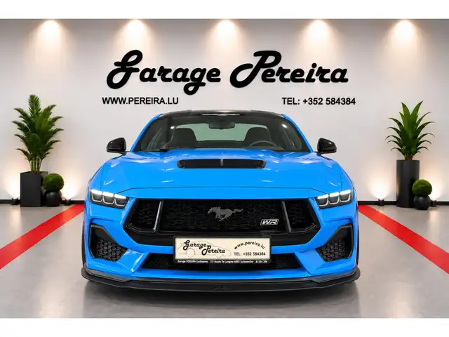 Ford Mustang view 3