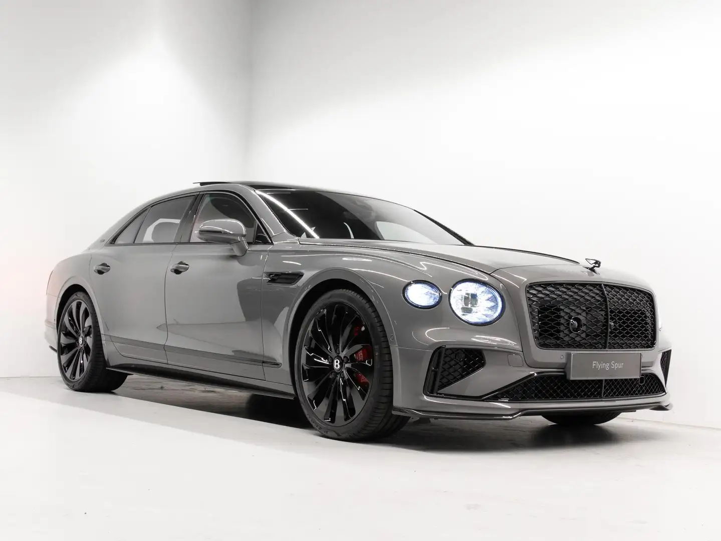 Bentley Flying Spur 4.0 V8 Hybrid NAIM | TOURING SPEC | CARBON STYLING Серый - 2