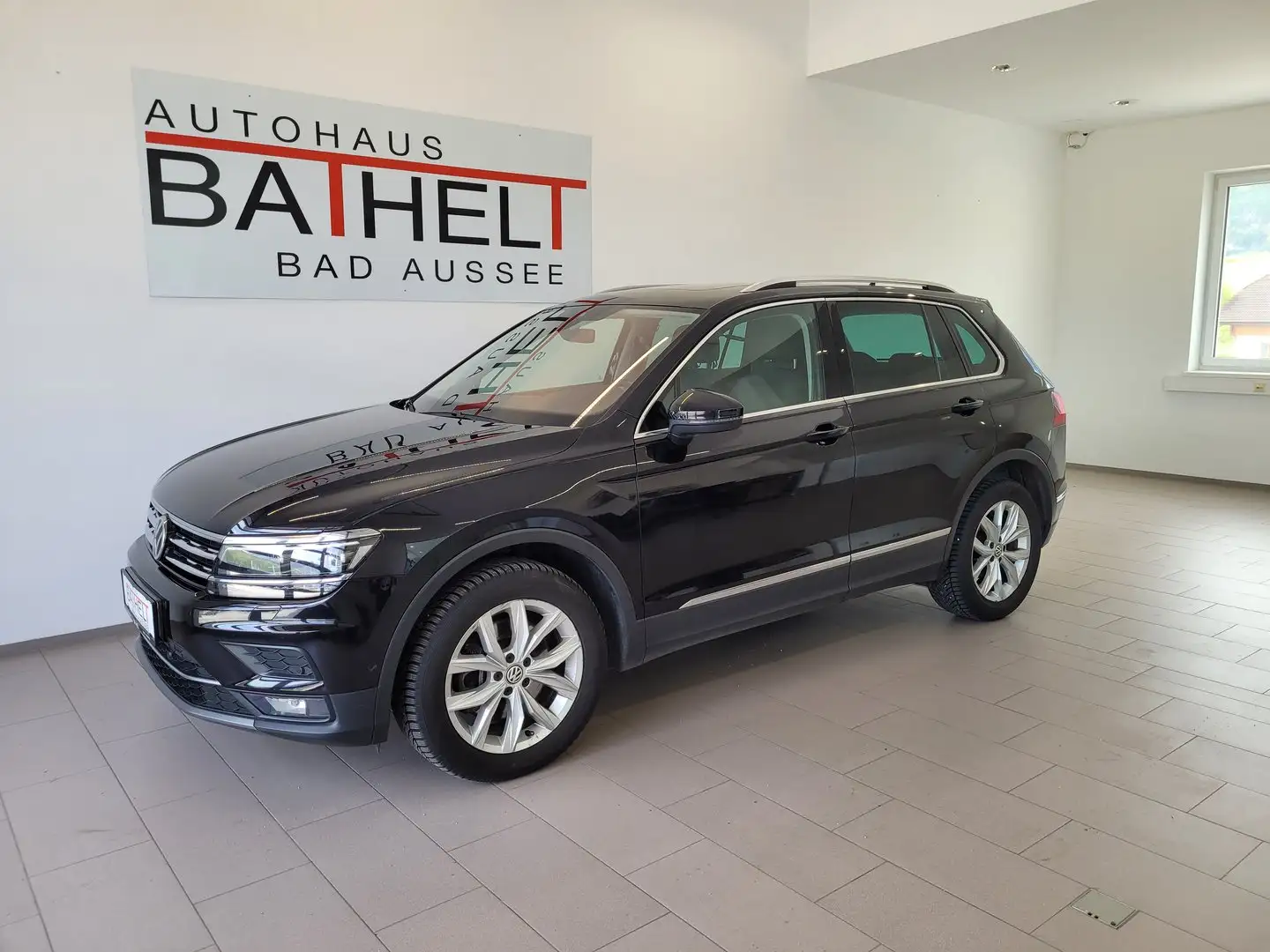 Volkswagen Tiguan Highline TSI OPF 4MOTION DSG Schwarz - 1