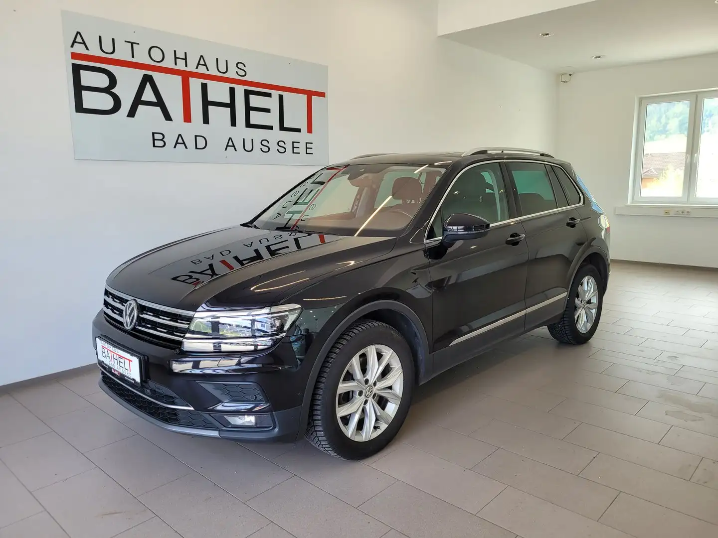 Volkswagen Tiguan Highline TSI OPF 4MOTION DSG Schwarz - 2