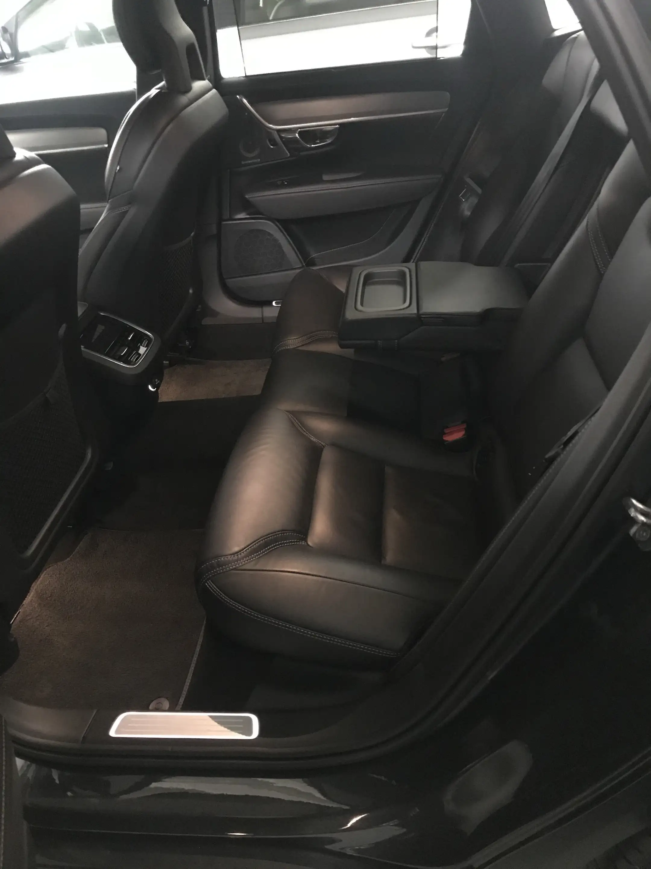 Volvo S90 Inscription D4 — photo 28