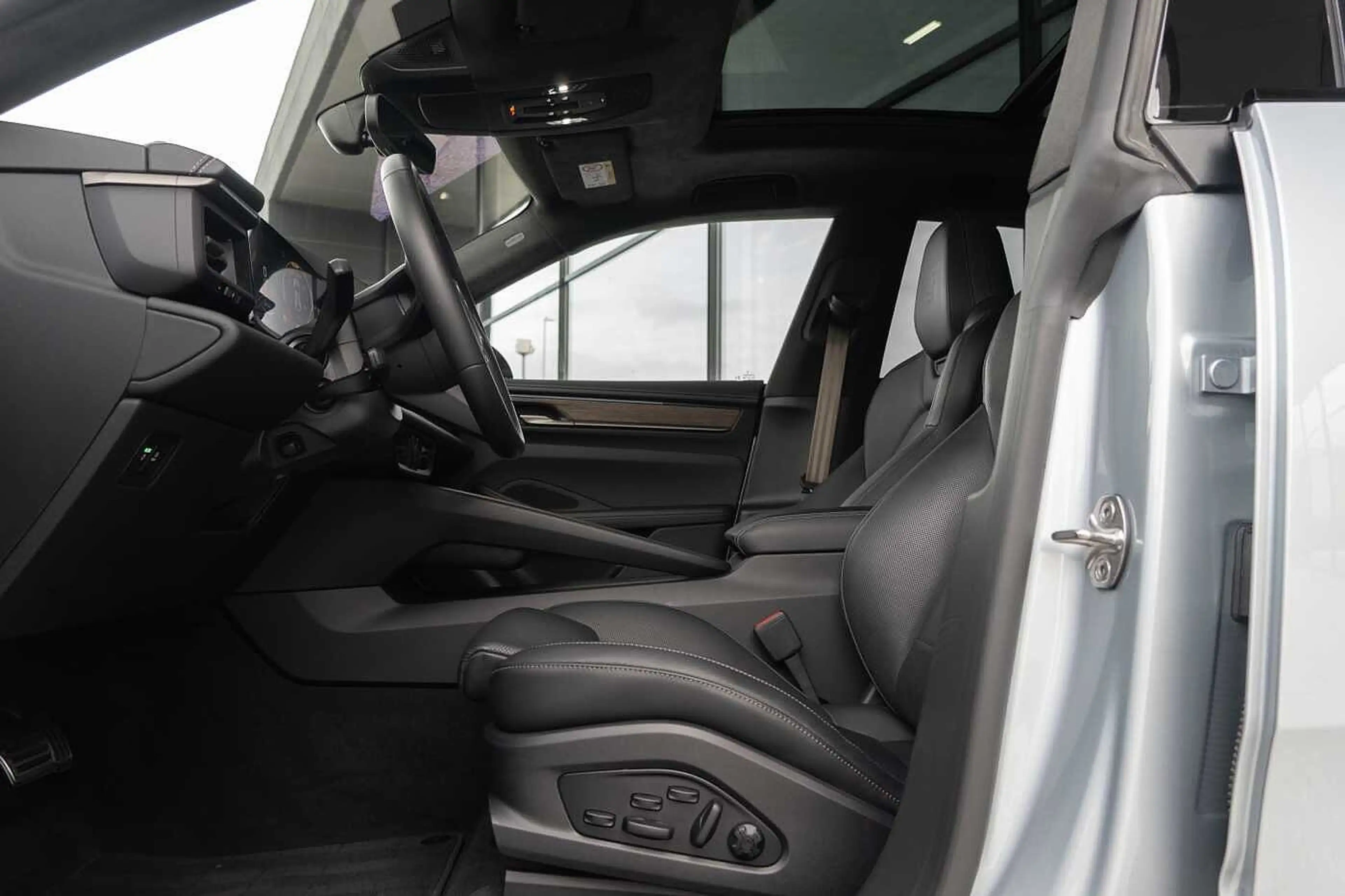 Porsche Macan Turbo New Price of 152.000 euros! — photo 8