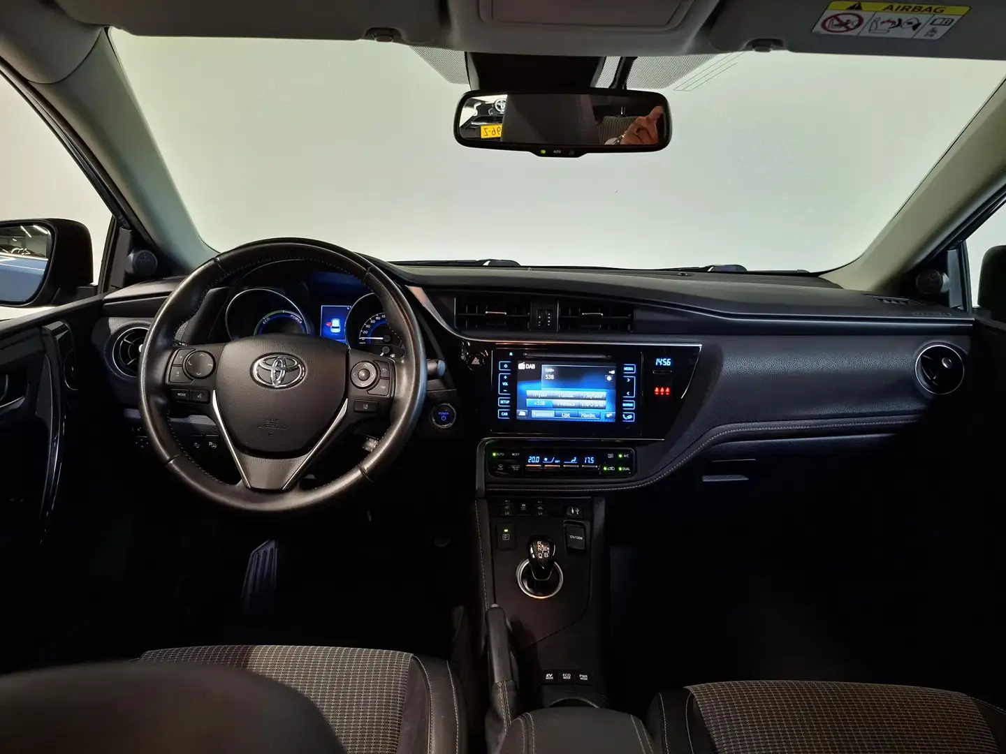 Toyota Auris 1.8 Hybrid Executive | Dealeronderhouden | Trekhaa Blauw - 2