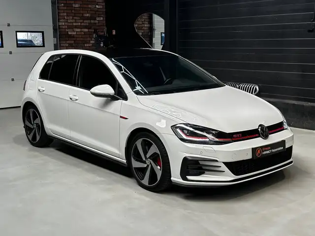 Volkswagen Golf view 3