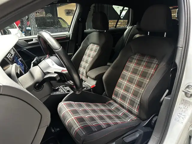 Volkswagen Golf view 11
