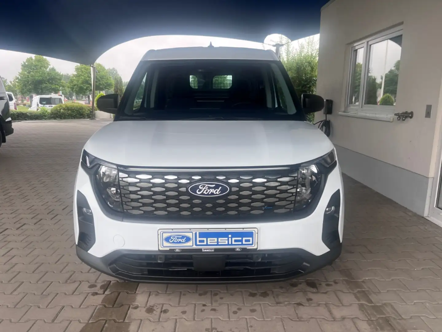 Ford Transit Courier Trend BEV+Klima+PDC+LED+RFK+DAB+ Biały - 2