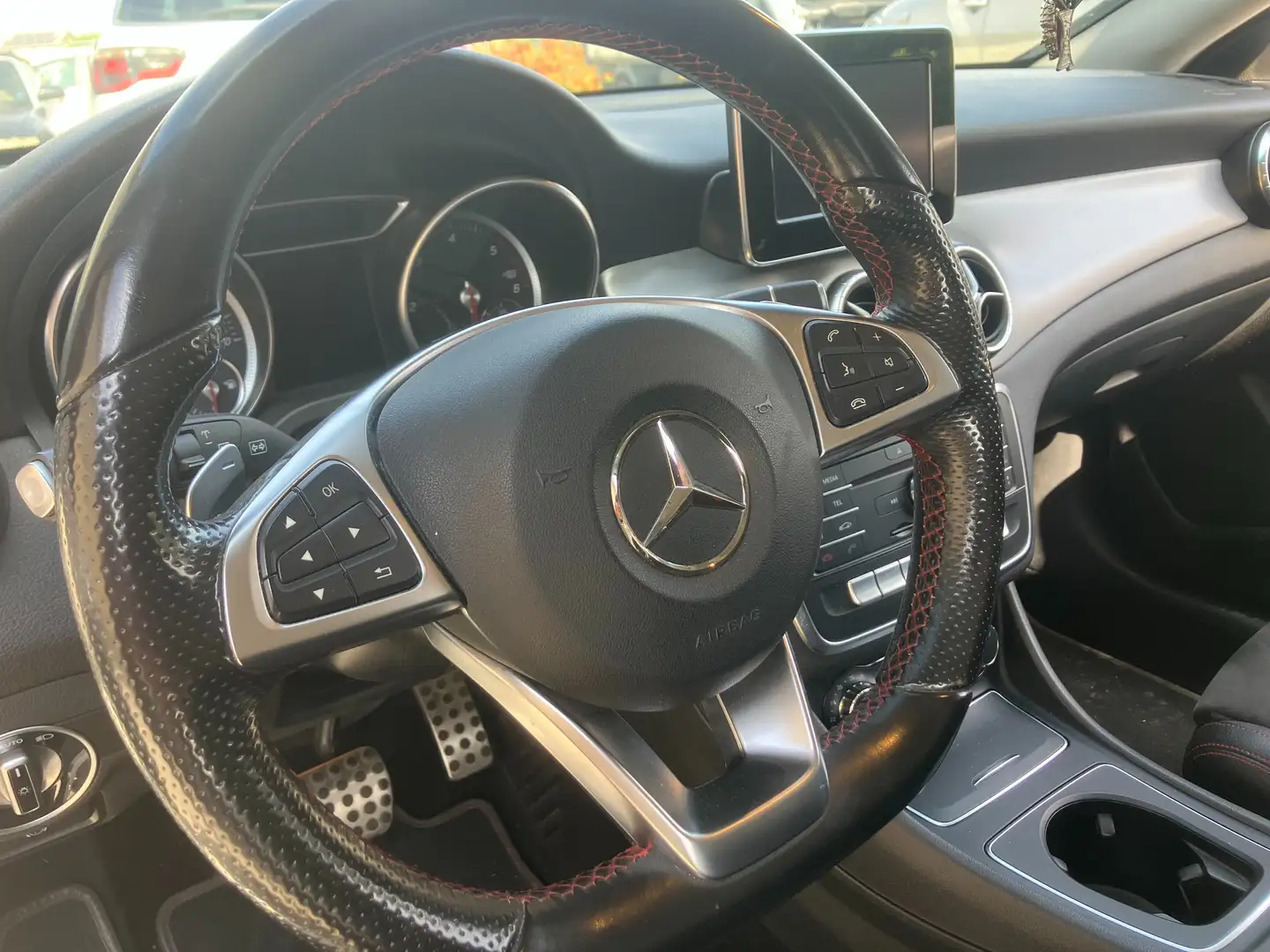 Mercedes-Benz CLA 220 Shooting Brake Premium auto Bianco - 2