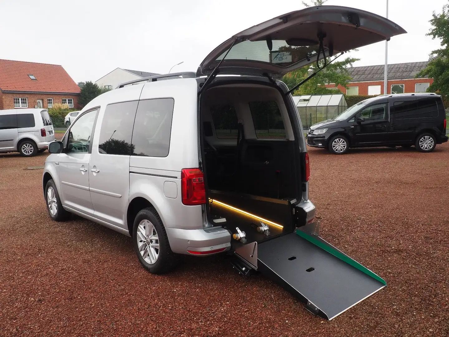 Volkswagen Caddy Comfortline Automatik Rollstuhlgerecht Silber - 1
