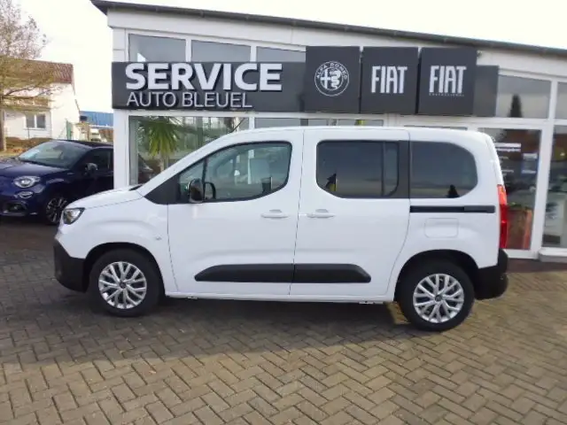 Fiat Doblo 1.5 Kombi mit PKW Zulassung LED-Scheinwerfer Navi