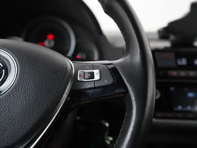 Volkswagen up! view 9