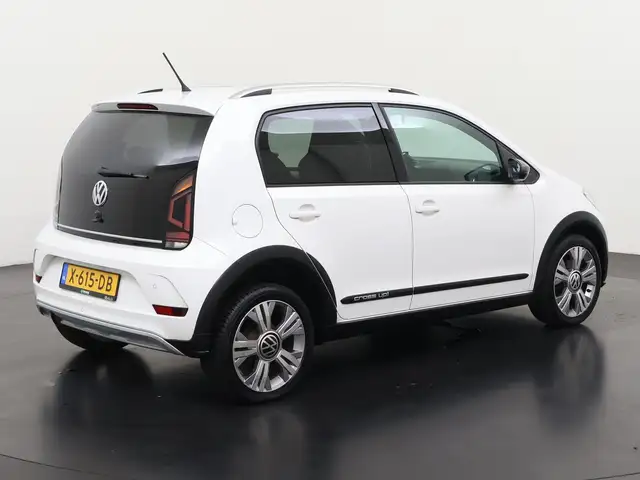 Volkswagen up! view 4
