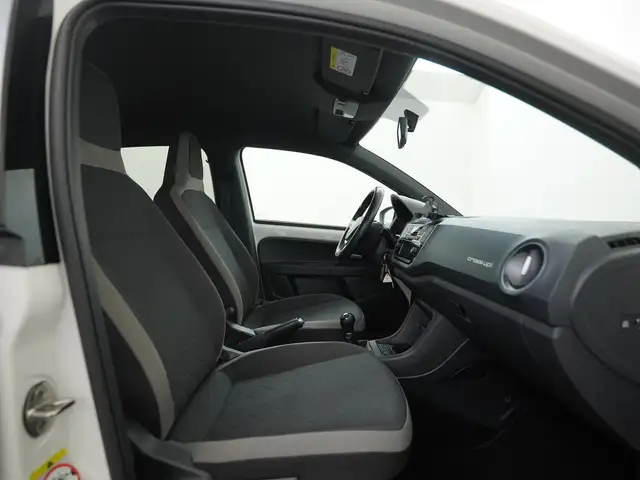 Volkswagen up! view 3