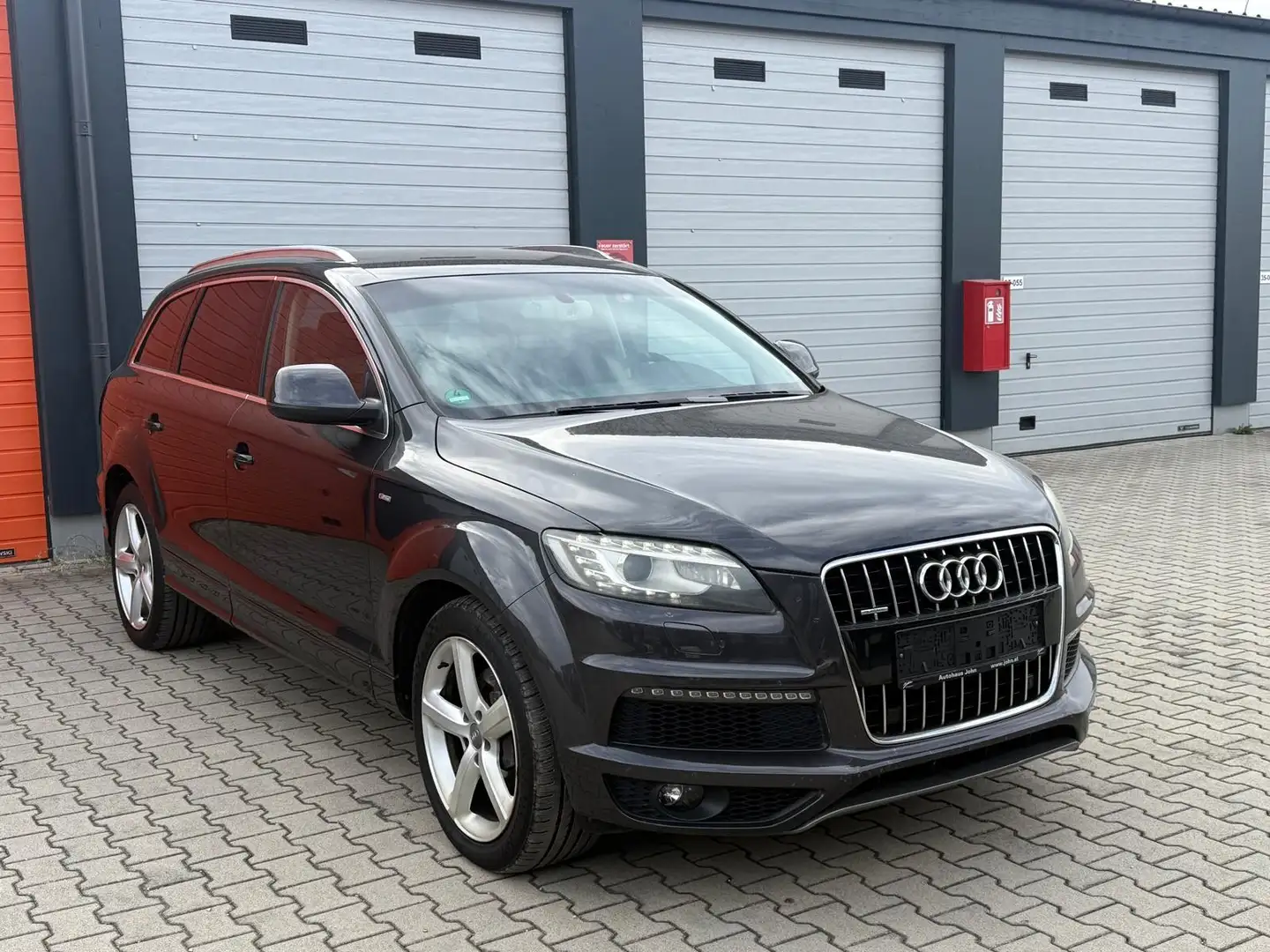 Audi Q7 3.0 TDI quattro (176kW) Grau - 1